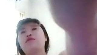 Молодая азиатка записывает секс с пожилым любовником в любительском видео