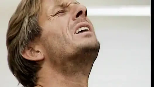 Грязные немецкие сучки получают двойное проникновение в горячем групповом экшене