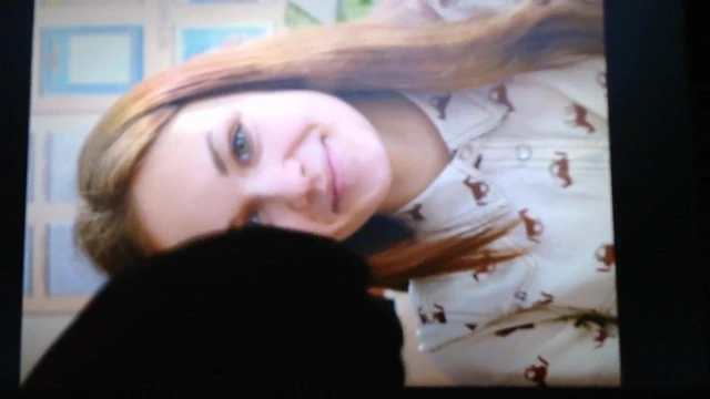 I masturbate to a photo girlfriend (1)