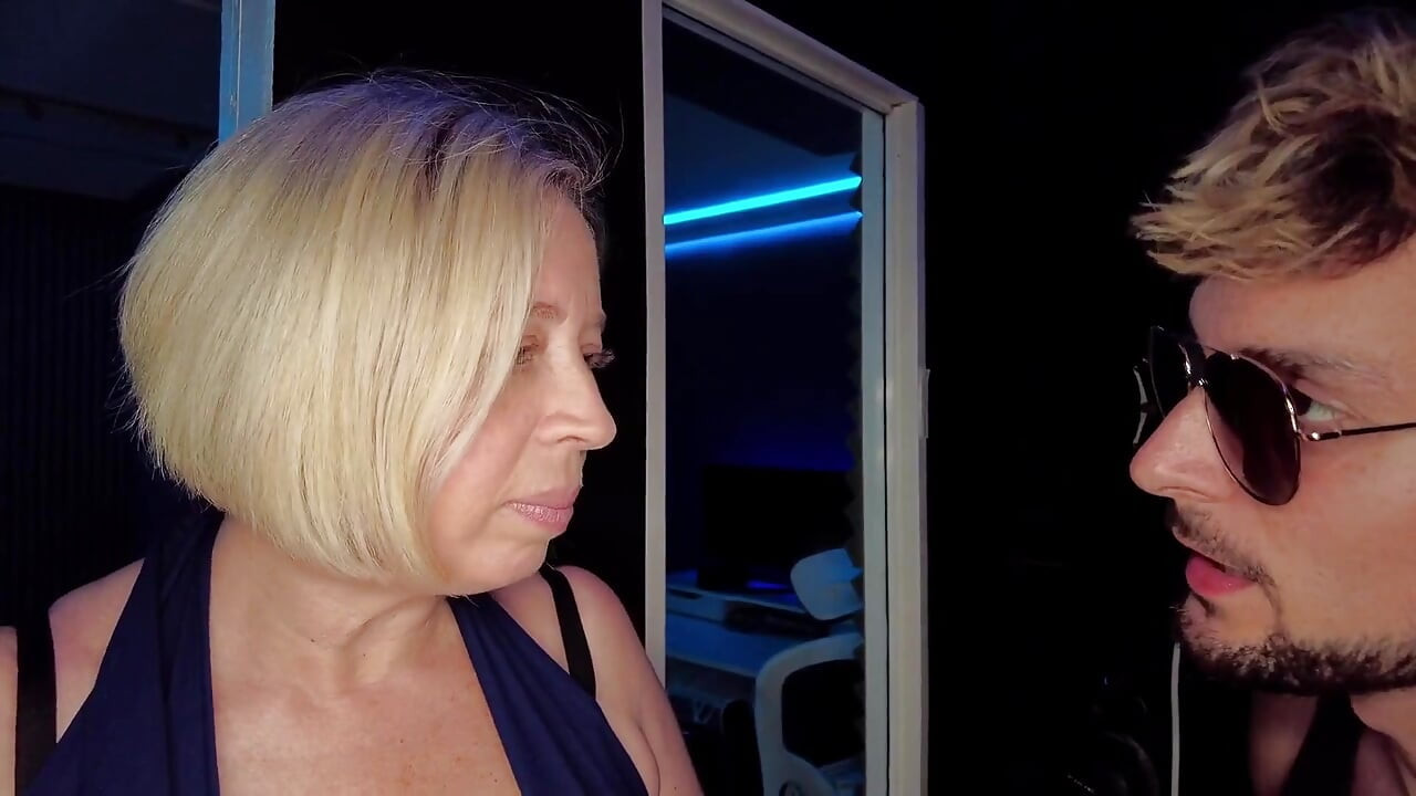 Jewish Cougar Teaches Me to Fuck Shooting Star