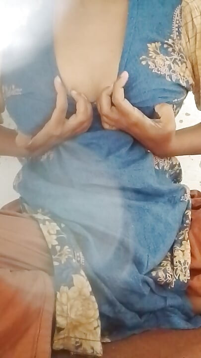 अकेली लड़की को मस्ती के लिए हॉट लड़के की चुदाई मिलती है