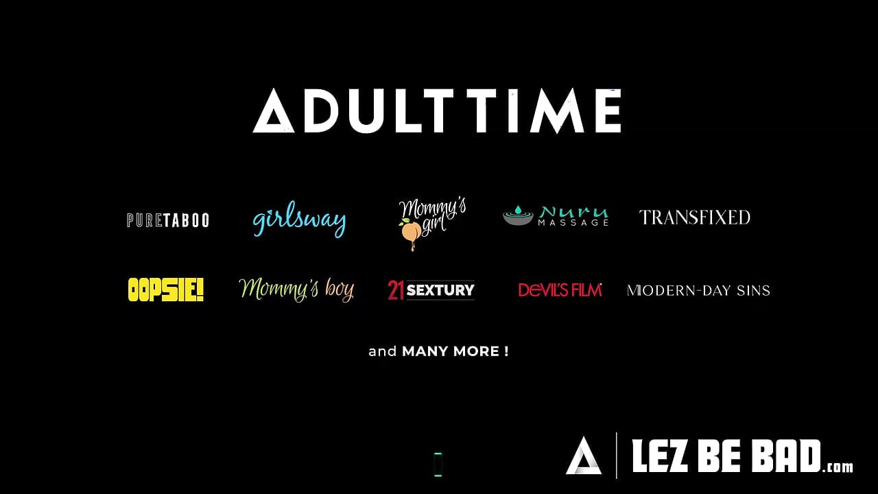 LEZ BE BAD - Tesuda Lilly Bell FREE USA Ameena Green enquanto a melhor amiga desconfortável assiste o filme