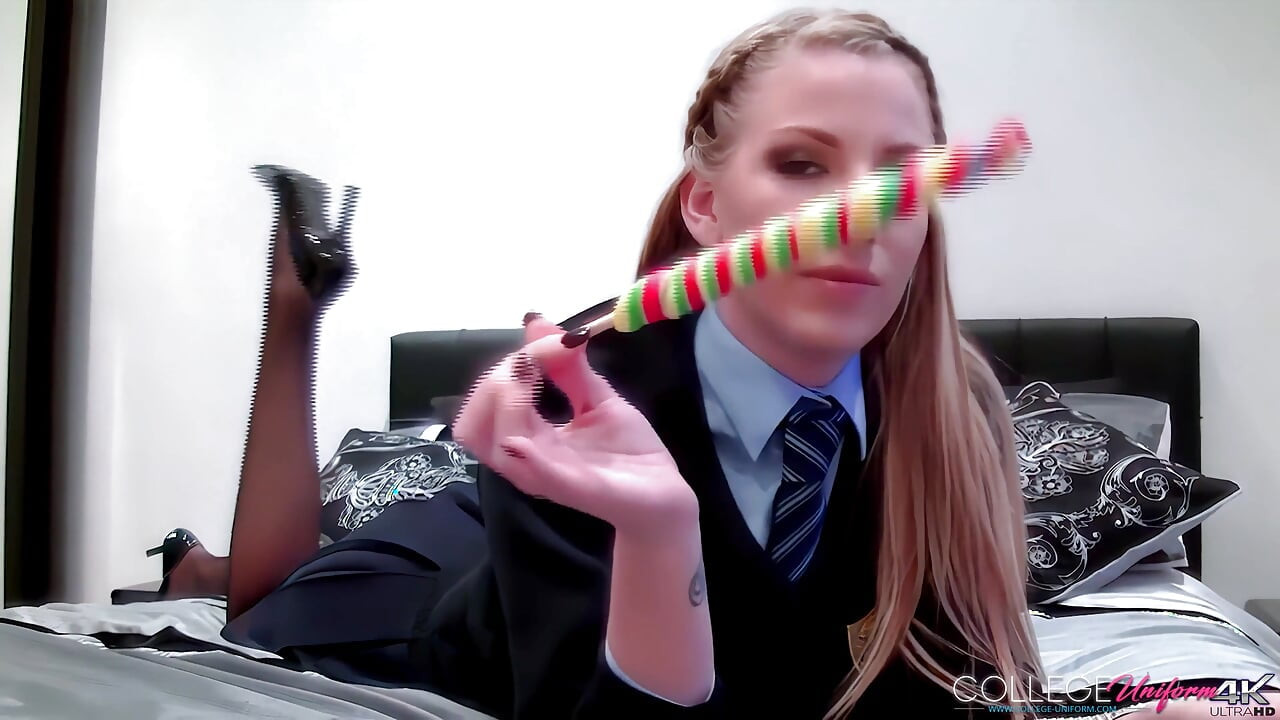 《吮吸棒棒糖》主演丹妮爾·梅耶