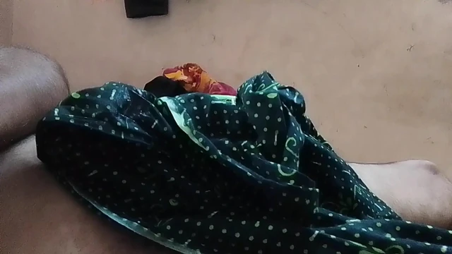 Indian girl puts her husband's penis in her mouth