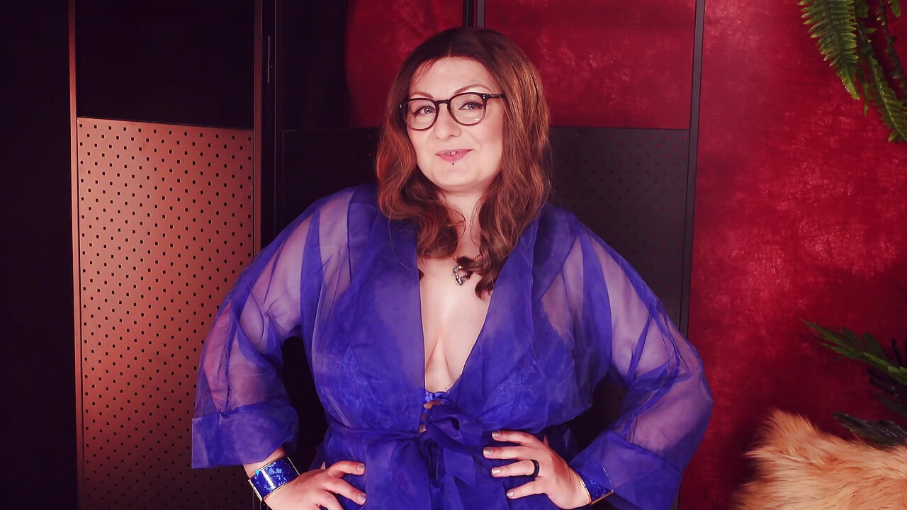 Try on Haul: MILF in Lingerie! Curvy Stepmom in Sexy Clothes! Arya Grander