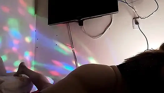 Она отпустила задницу на мех без оборок и заставила мальчика бросить всё