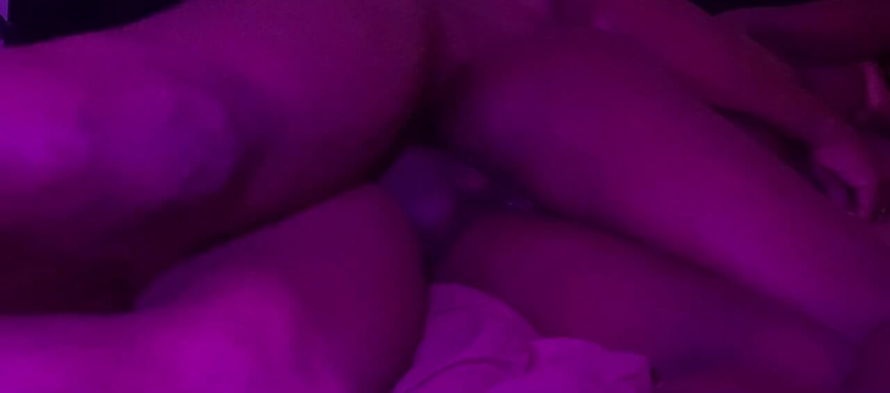 Negresă sexy de 18 ani, pizdă strâmtă suculentă futută tare din spate de o pulă neagră