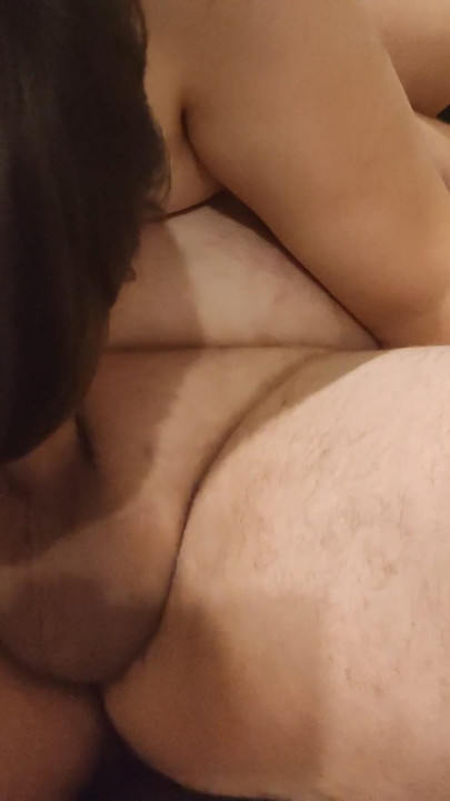 Echte amateur 69 69 positie deepthroat klaarkomen in de mond | Clip 1