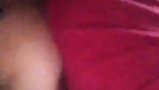 Ich lutschte seine Muschi und machte meinen Bart nass