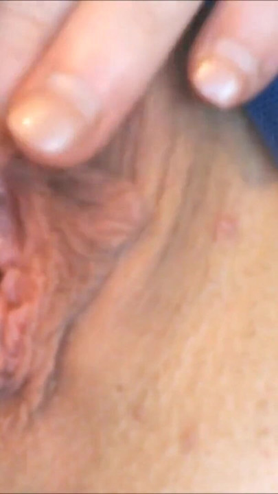 إغاظة كسي المبلل والتفكير في عاهرات المرحاض | مقطع 1