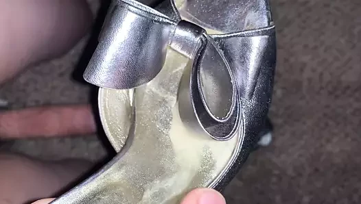 Pump porn video – Peep to pumps