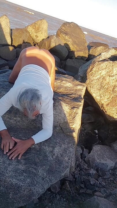 Naked ladysilva in public showing off her tanned ass
