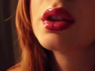 Gros plan des lèvres rouges 2