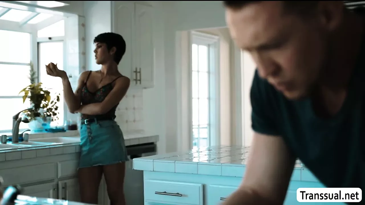 Tgirl üvey babası kakül ona butthole izin ver