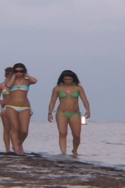 All Natural College Hotties Take Their Bikinis off