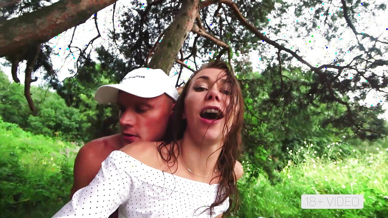 UNEXPECTED RAIN IN A PUBLIC PARK PUSHED US TO EXTREME ACROBATIC ASSFUCK