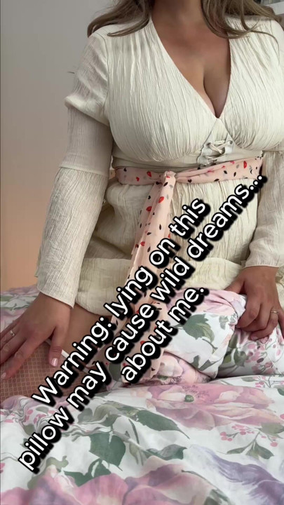 The large MILF adores the cushion, rubbing against it is quite alluring.