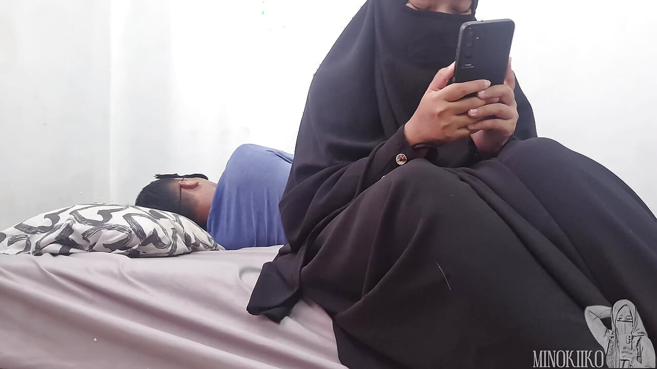 Kakak iparku mengira aku adalah istri berhijabnya minokiiko