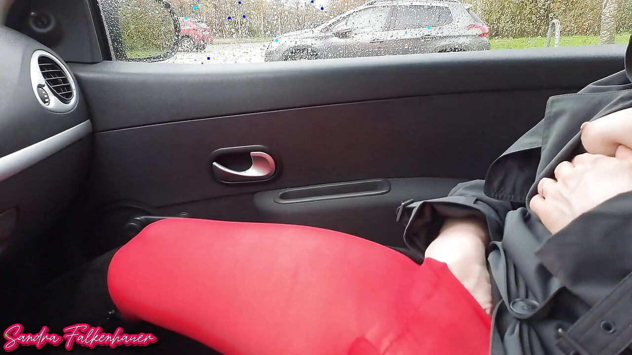 Tiada Seluar Dalam Seluar Ketat Merah