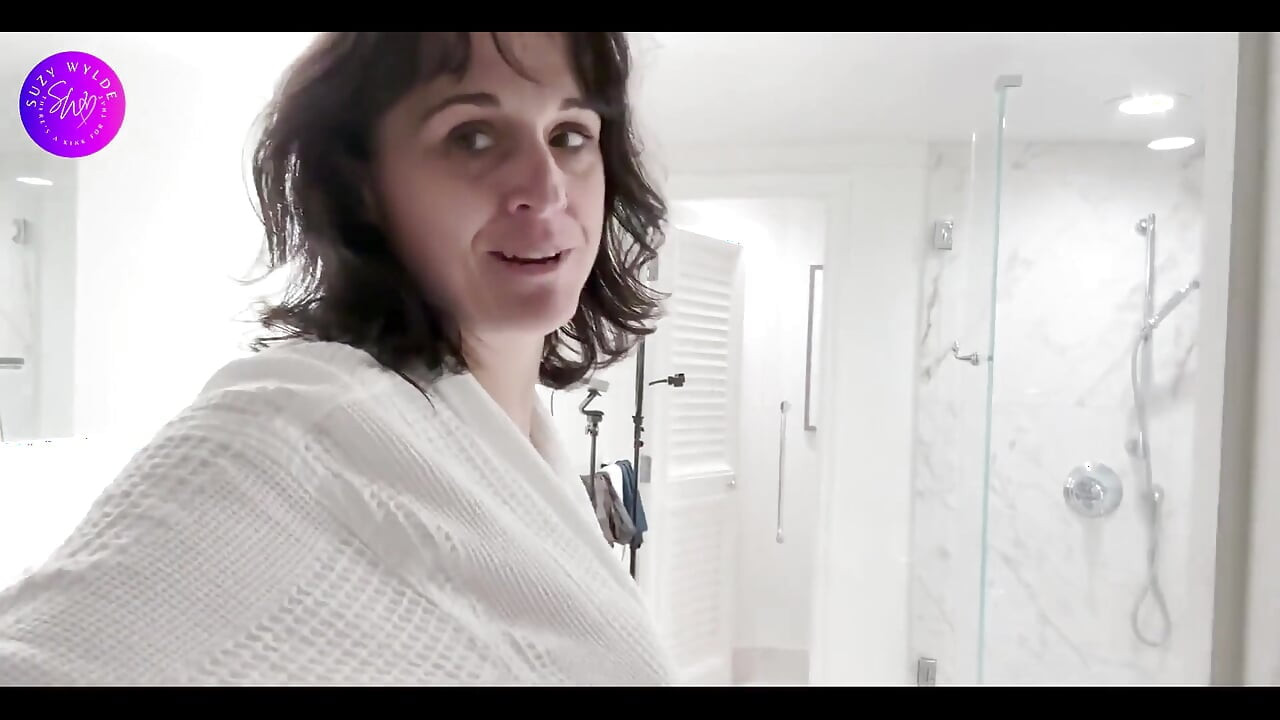 Peep Suzy Wylde का जन्मदिन सरप्राइज!