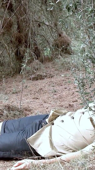 Mršava afrička crna lovkinja na svom porno safariju | Isječak 1