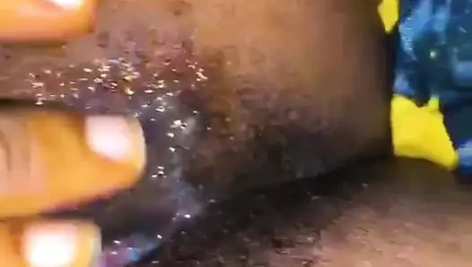 Schöne roselee berührt sich in einem live-video, viral