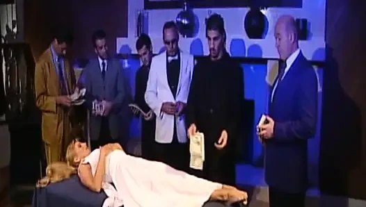 Грудастая Брюнетка С Большими Сиськами Получает Грязный Минет От Мужика С Огромным Членом