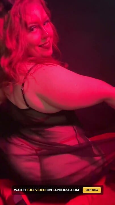 İri güzel orta yaşlı seksi kadın succubus azdırıyor - sapık Katie