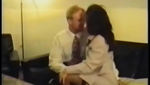 Memek sempit pelacur seksi dengan lingerie merah ini dientot habis-habisan sama kontol besar