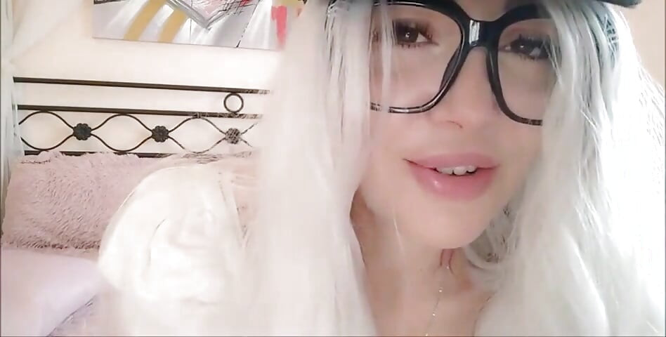 Nu mai am curajul de a merge la out: toată lumea a văzut aceste videoclipuri cu mama mea vitregă