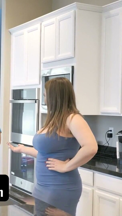 Swappz - Macochy Natasha Nice i Kiki Daire uczą swoich facetów z college'u o seksie | Klip 2