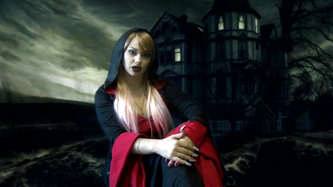 Sunt stăpâna ta Malefică Vampire și decid ce vei face