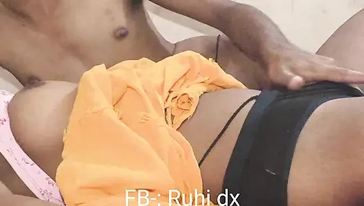 Kapde badalte waqt apni bahen ko dekha aur usne bula ke sex kiya