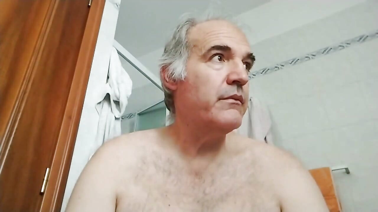 Moje lice, moj kurac i moji pazusi u prvom planu!