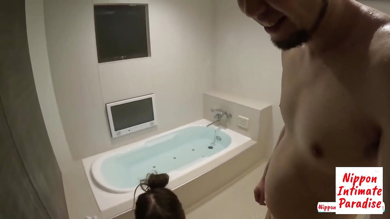 Un cameraman cade într-o recepție scânteie consensuală în culise