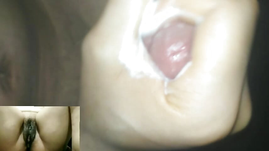 Girls Masturbate on a video call