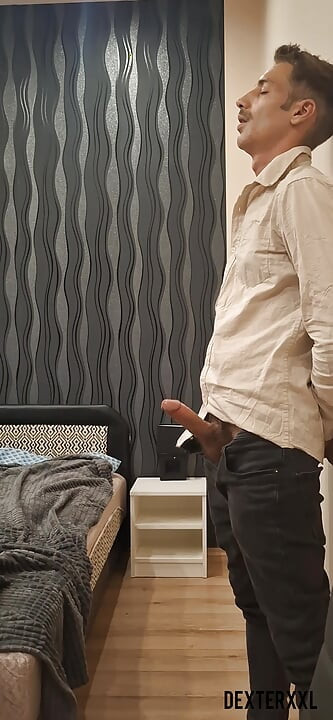 Thomas a supt pula unui bărbat sexy. Pulă mare ejaculare uriașă. cu pișare