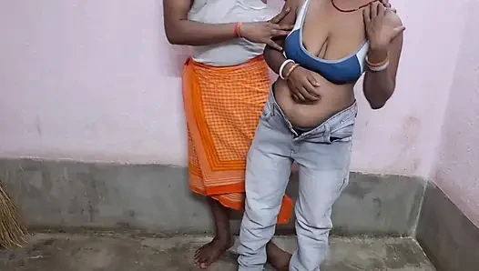 Bhabhi spricht schmutzig mit ihrem ehemann