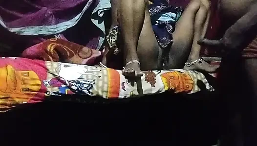 Chor ne chori karane aaya to bhabhi ne chor se boor chodane laga