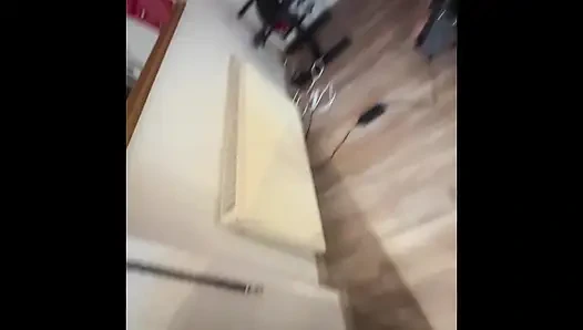 Pelacurku dipakai di kotak hukuman