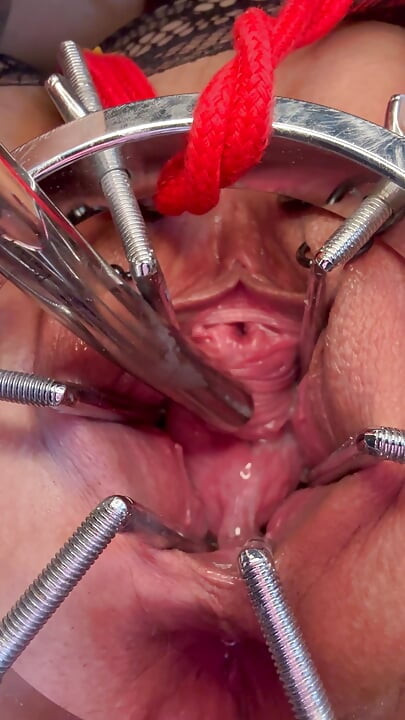 Sklavin S Fucks Her Piss Hole and Cervix at the Same Time