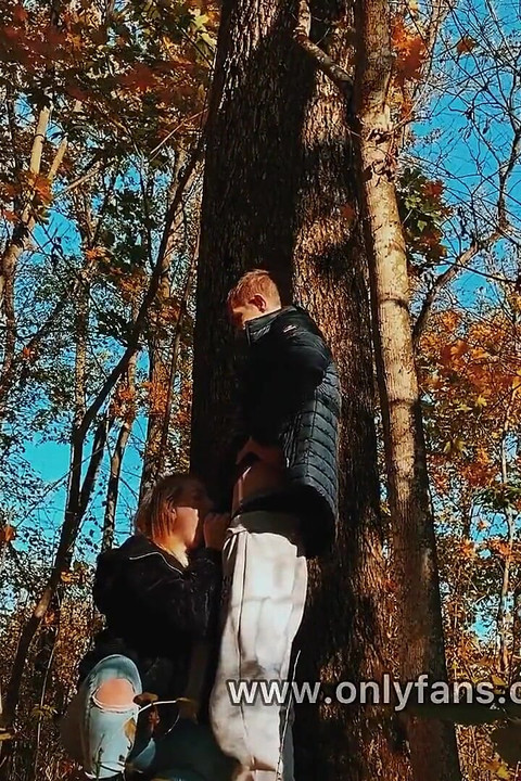 Yürürken ormanda büyük götlü bir güzeli siktim