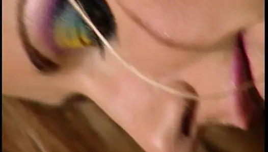 Cewek seksi rambut pirang dengan stoking balck dientot gaya doggy habis-habisan