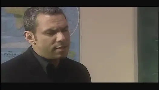 Großer schwanz-zerstörer nimmt alles nach innen