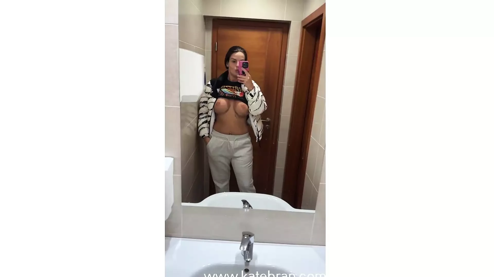 准备好让妈妈完全控制和打你了吗？