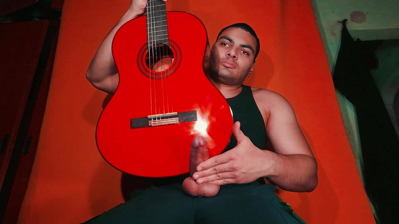 GuitarJob - ヤマハC-80ギターアックスをスペイン風中国風でセクシーな大きなペニスに擦り付ける - カラーキャロットオレンジ