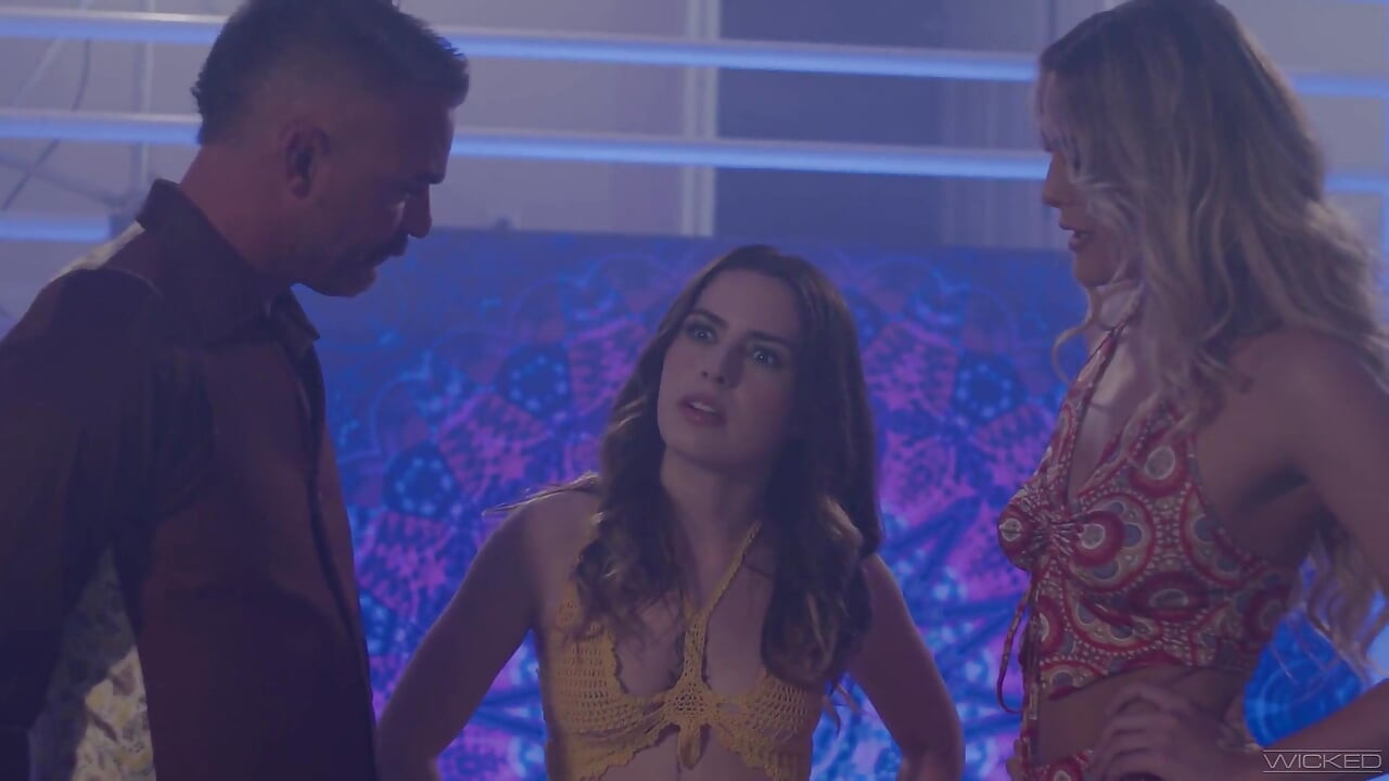 Wicked - Chanel Camryn entra acidentalmente no set pornô!