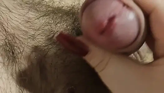 Minik yarağına tekrar tekrar boşalıyor (derleme)