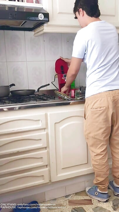 AFTERNOON COFFEE WITH FRIEND TURNS INTO BAREBACK SEX AND CUM INSIDE THE ASS