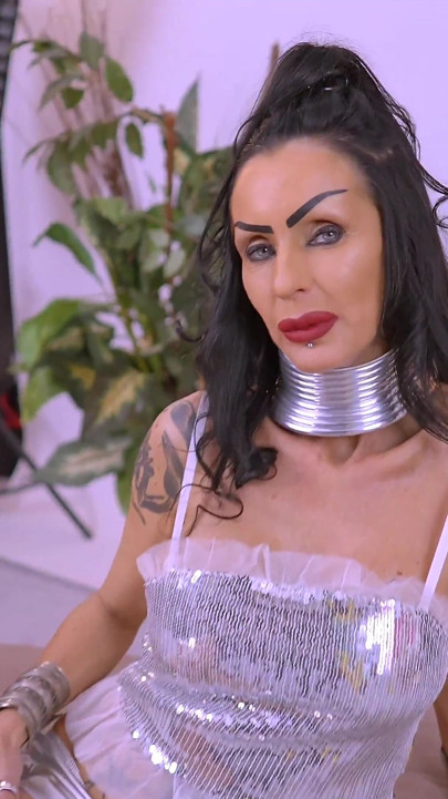 Sidney Dark - Runda 2 - Îți voi arăta ceva de la mine!